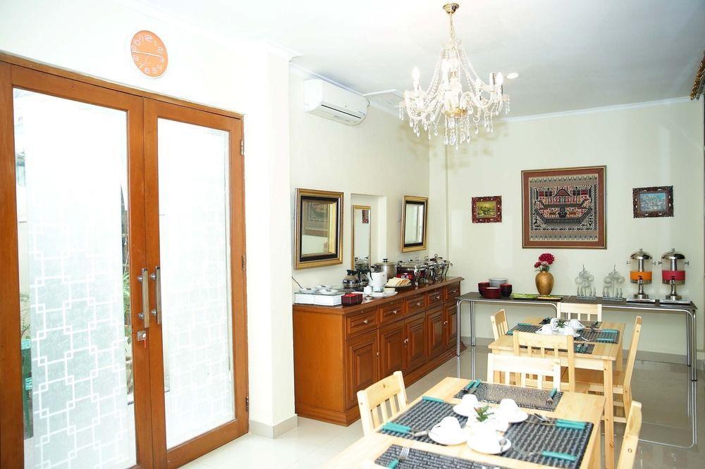 Arimbi Pejaten Suites Джакарта Екстер'єр фото