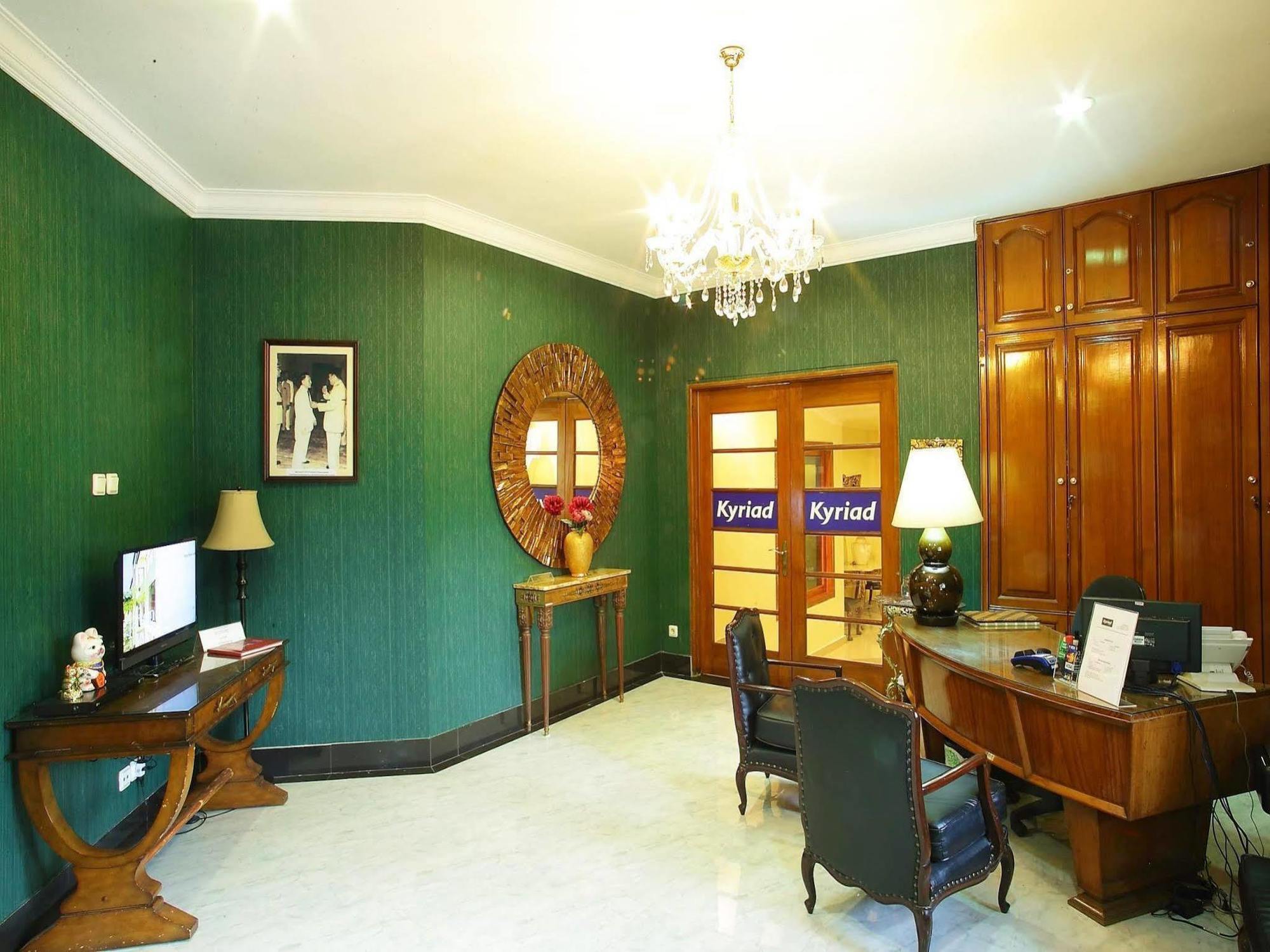 Arimbi Pejaten Suites Джакарта Екстер'єр фото
